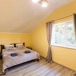 بيت للعطل Yellow House