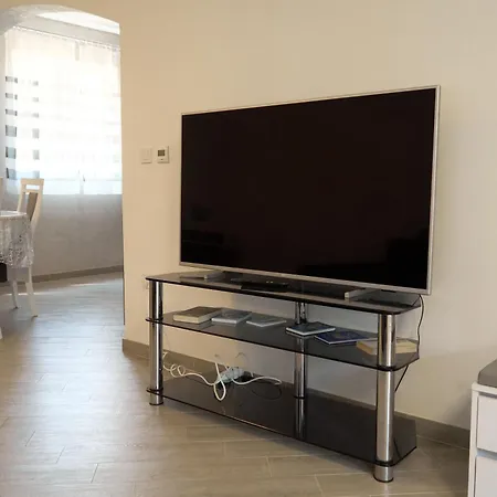 Yellow House Holiday home *