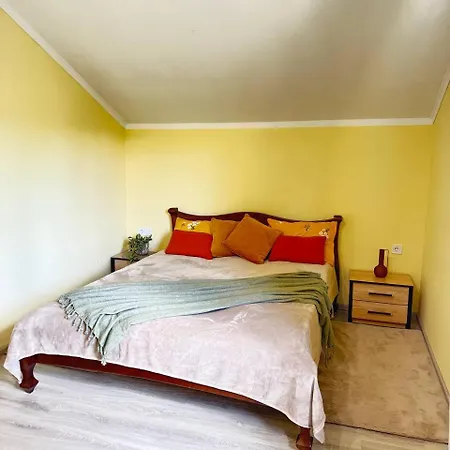 Yellow House Holiday home *